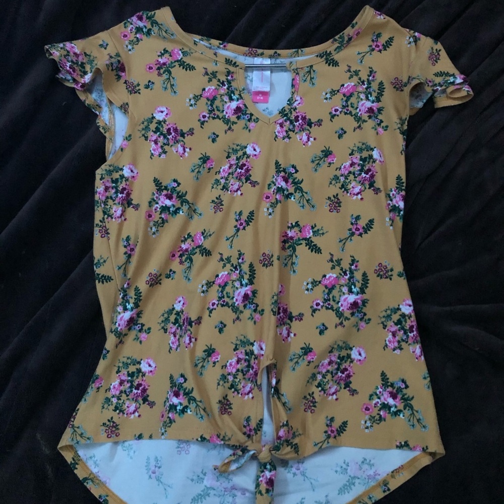 Chic floral shirt
